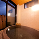 眺望浴池（复式型套房内采用了高知杉作为温泉浴池的材料）1